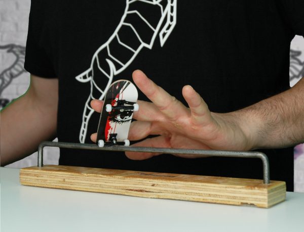 Fingerboard de madera berlion en barandilla