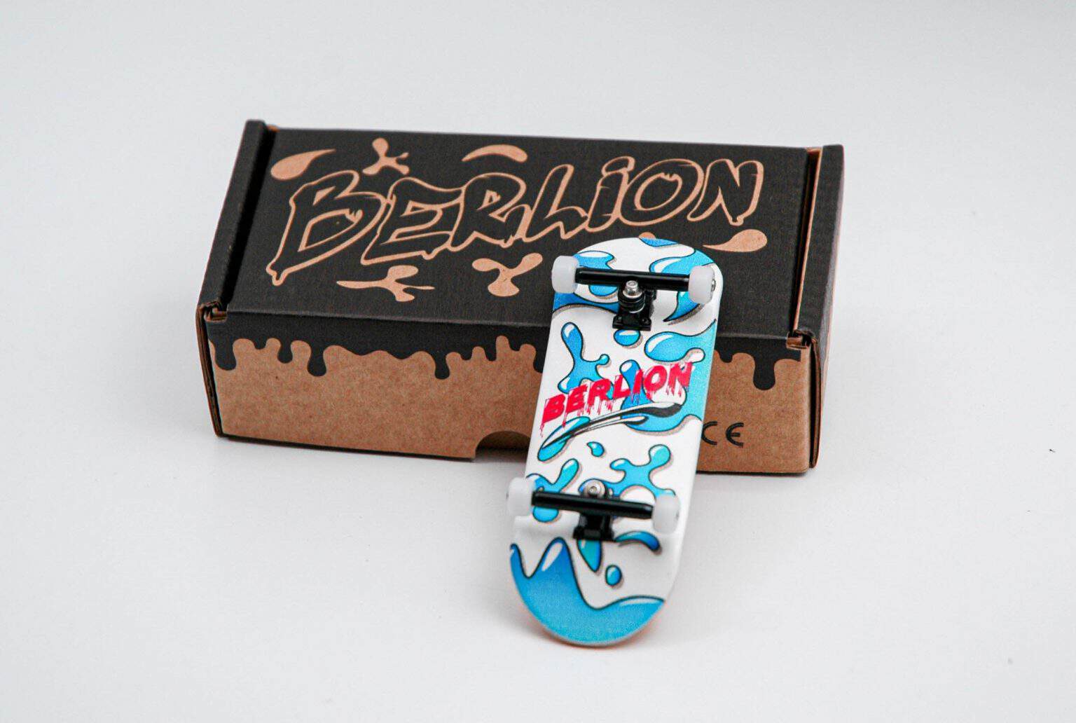 BIGH Professionelles Fingerboard aus Natürlichem Ahornholz - Finger- Skateboard - Kleines Finger-Skate - Farbe: Fire BIGH Professionelles Fingerboard aus Natürlichem Ahornholz - Finger- Skateboard - Kleines Finger-Skate - Farbe: Fire