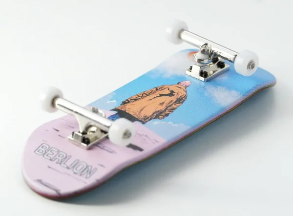 Fingerboard profesional Berlion con diseño de chaqueta amarilla, shape medio 34mm, ruedas CNC y ejes de alta precisión