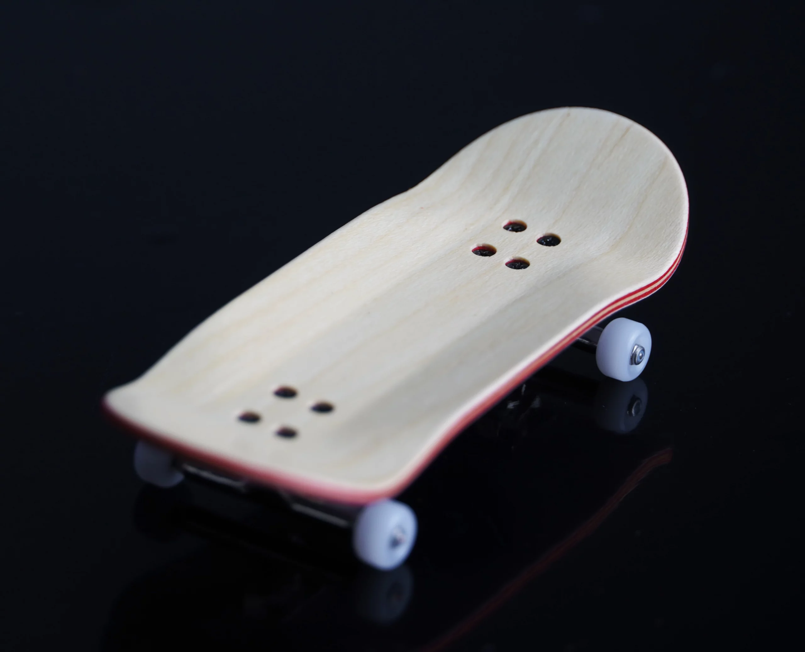 Tabla de fingerboard Berlion en madera natural sin grip. Título: