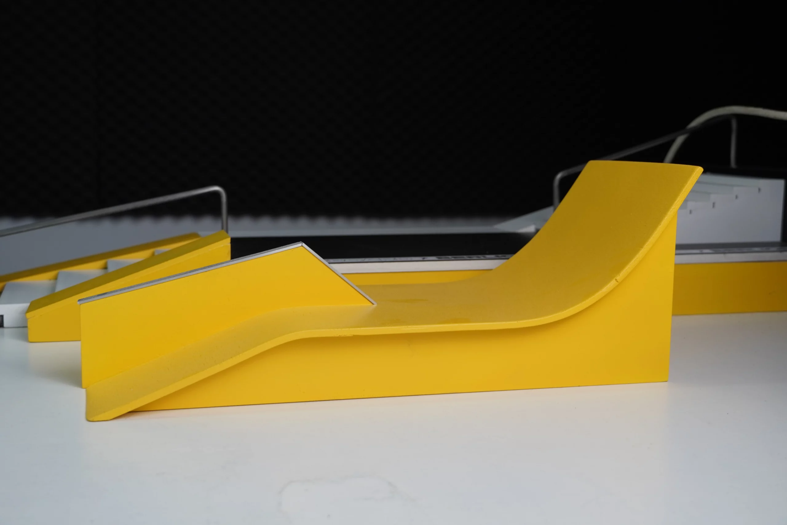 Berlion Hybrid Quarter Manual Grind Fingerboard Ramp - Imagen 4